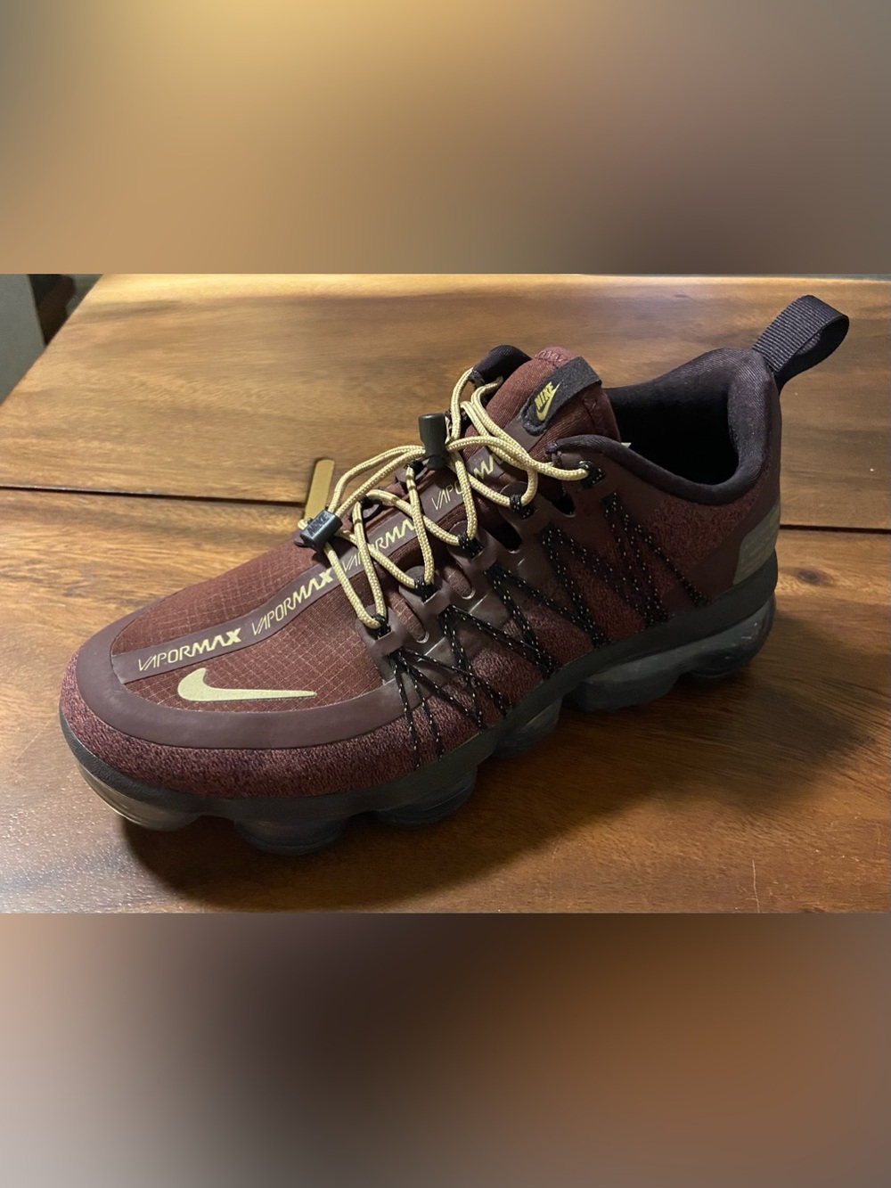 EUC Nike Air VaporMax Run Womens 6 Burgundy Crush Metallic Gold Shoes AQ8811-600